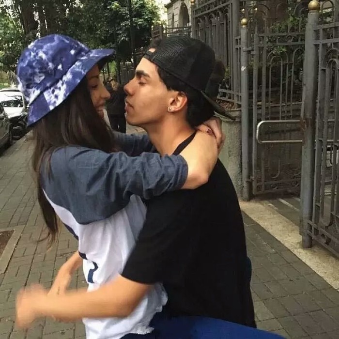 治愈系欧美甜蜜拥抱情侣写真图片