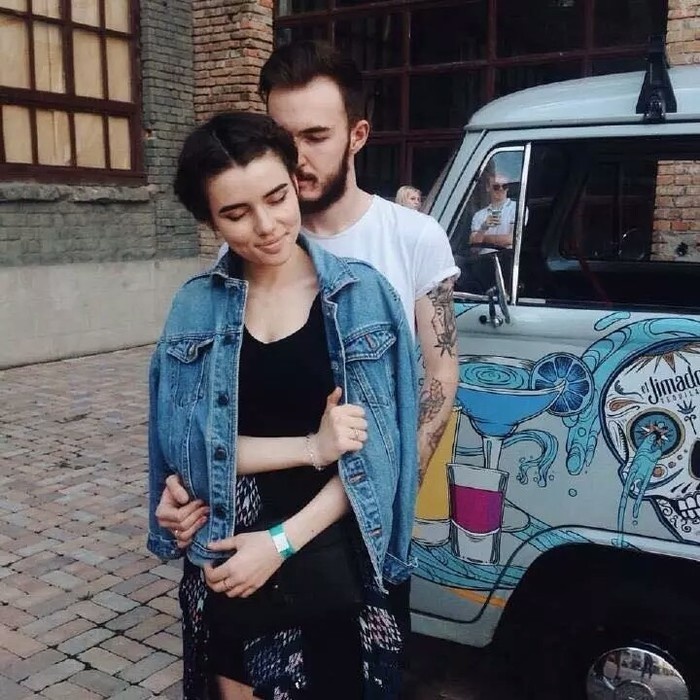 治愈系欧美甜蜜拥抱情侣写真图片