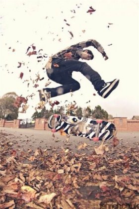 欧美帅哥街头滑板个性手机壁纸