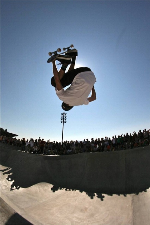 欧美帅哥街头滑板个性手机壁纸