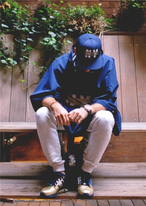 欧美帅哥街头滑板个性手机壁纸