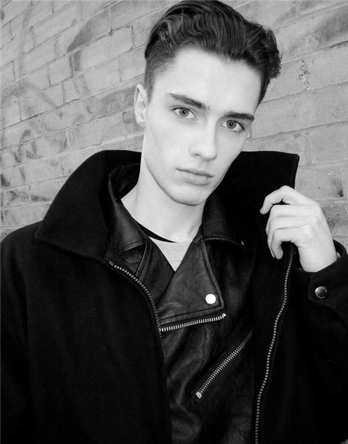 欧美男黑白个性悲伤壁纸