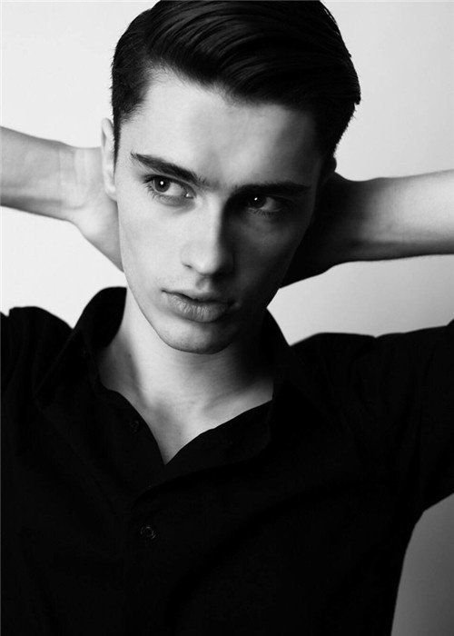 欧美男黑白个性悲伤壁纸