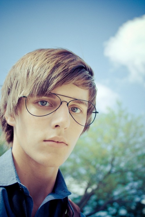 帅气欧美男生个性街头写真图片