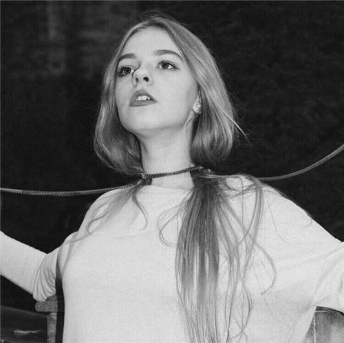 欧美霸气女生黑白超拽个性图片