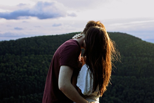 欧美唯美情侣甜蜜亲吻拥抱照片