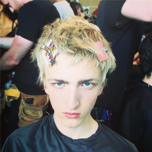 潮流新式帅气欧美男生潮流短发型图片大全