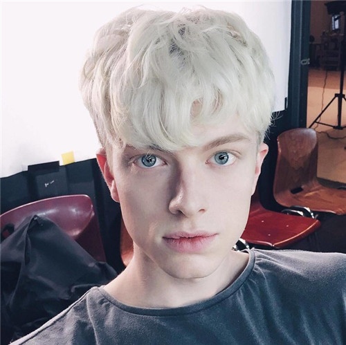潮流新式帅气欧美男生潮流短发型图片大全