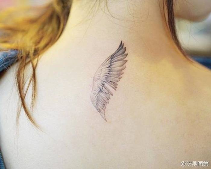 精致欧美女生小清新颈部纹身