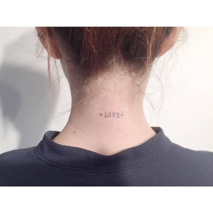 精致欧美女生小清新颈部纹身