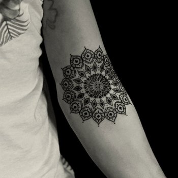 个性欧美女生手臂纹身素材