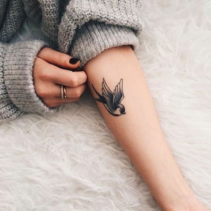 个性欧美女生手臂纹身素材