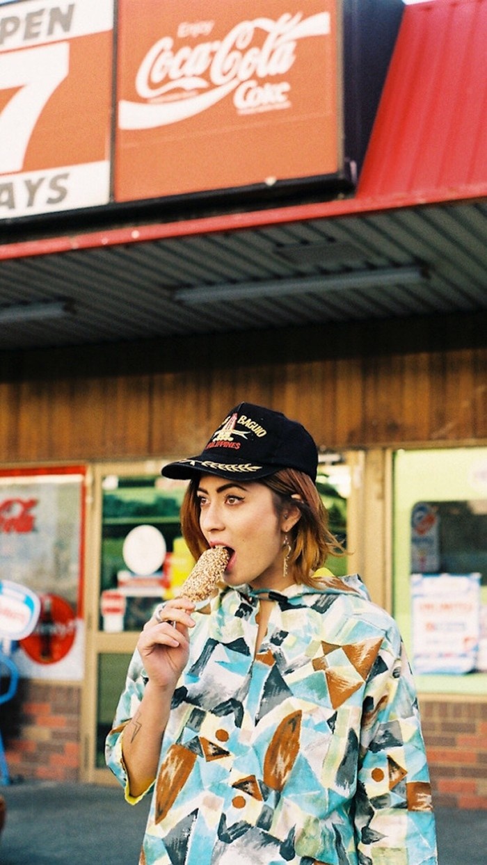 欧美时尚女生街头潮流写真图片