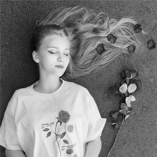 非主流黑白欧美唯美女生头像图片