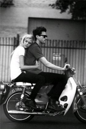 欧美情侣黑白个性甜蜜壁纸图片