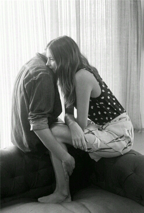 欧美情侣黑白个性甜蜜壁纸图片