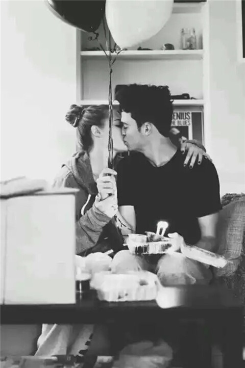 欧美情侣黑白个性甜蜜壁纸图片