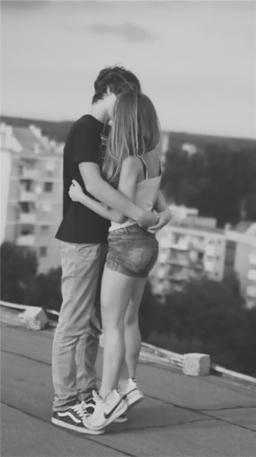 欧美情侣黑白个性甜蜜壁纸图片