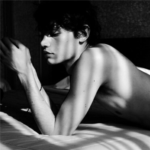 非主流欧美黑白男生个性伤感图片