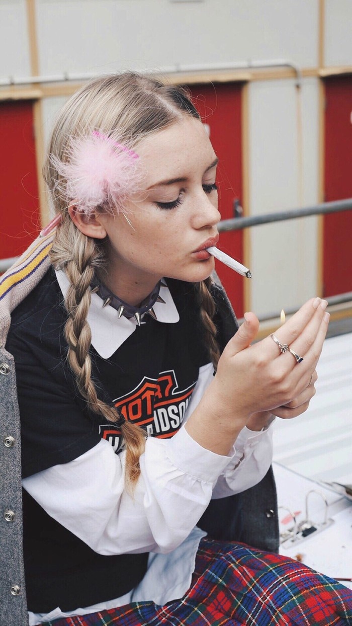 潮流欧美帅气女生个性竖屏壁纸