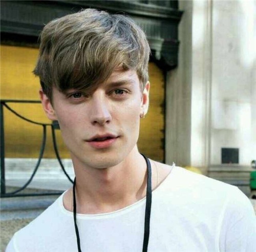 欧美阳光男生帅气潮流街拍图片