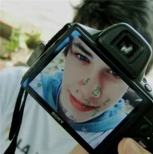 欧美阳光男生帅气潮流街拍图片