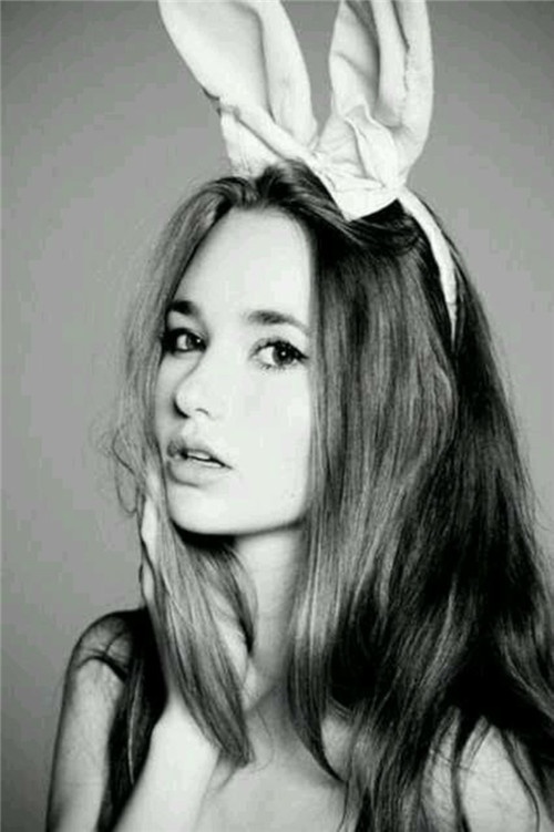 身材火辣的黑白性感欧美范美女写真