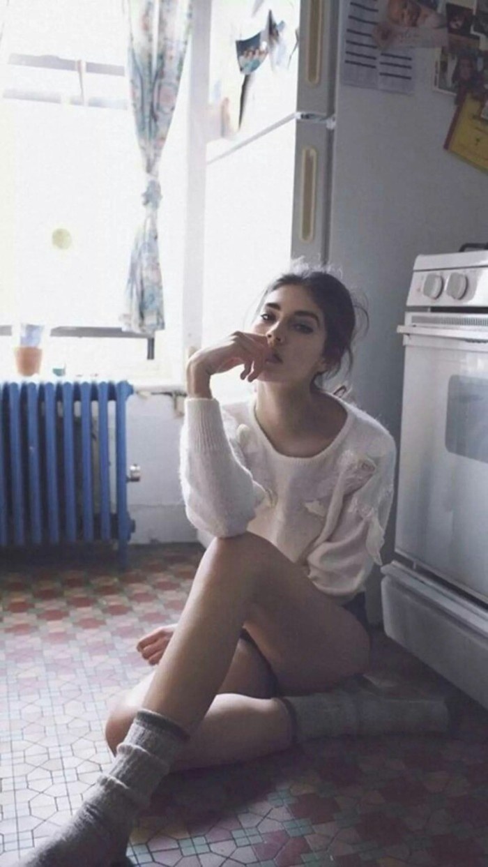 个性非主流欧美女生手机锁屏壁纸