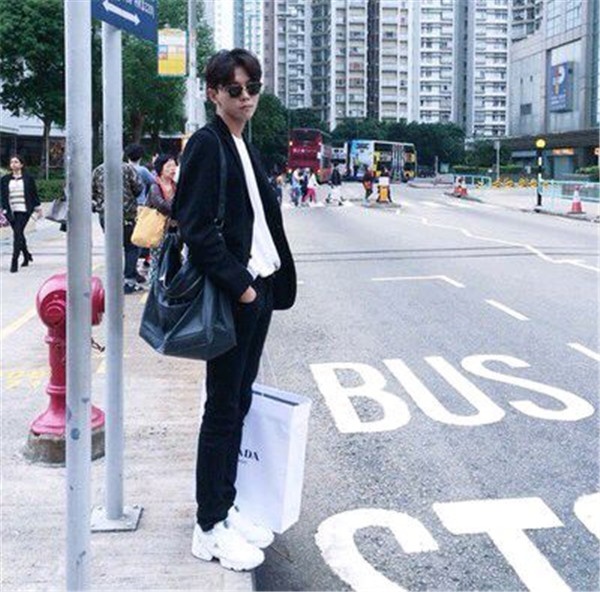 手机壁纸欧美范男孩图片赏析