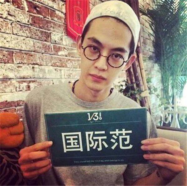 手机壁纸欧美范男孩图片赏析