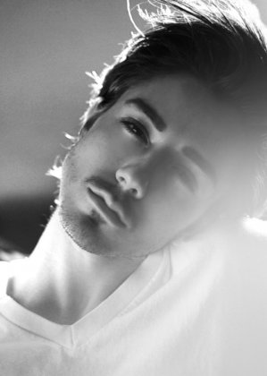 最新欧美帅气男生头像精美图片