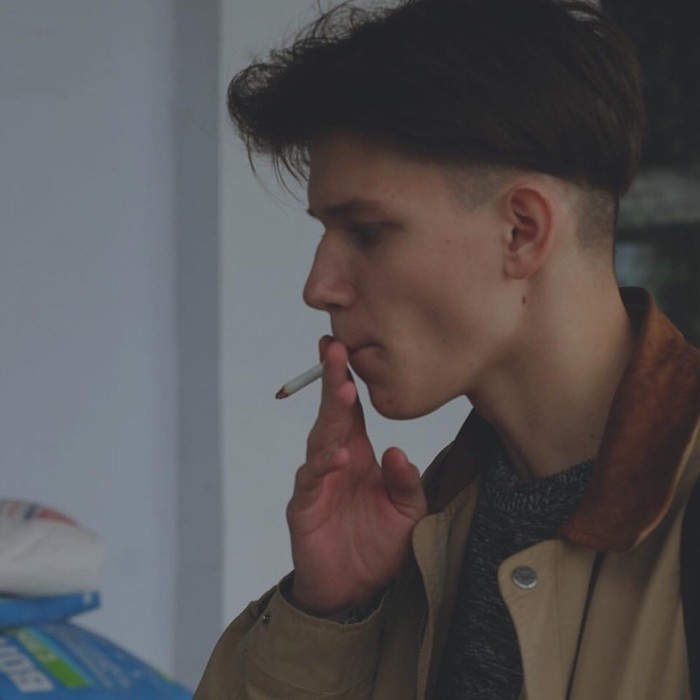 欧美帅气男生抽烟个性非主流壁纸