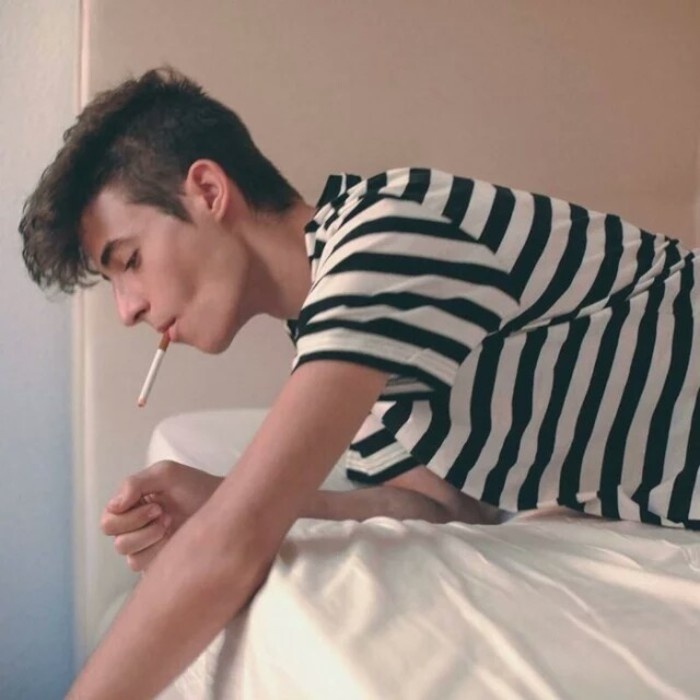 欧美帅气男生抽烟个性非主流壁纸