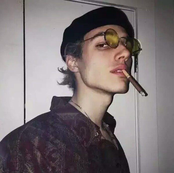 欧美帅气男生抽烟个性非主流壁纸