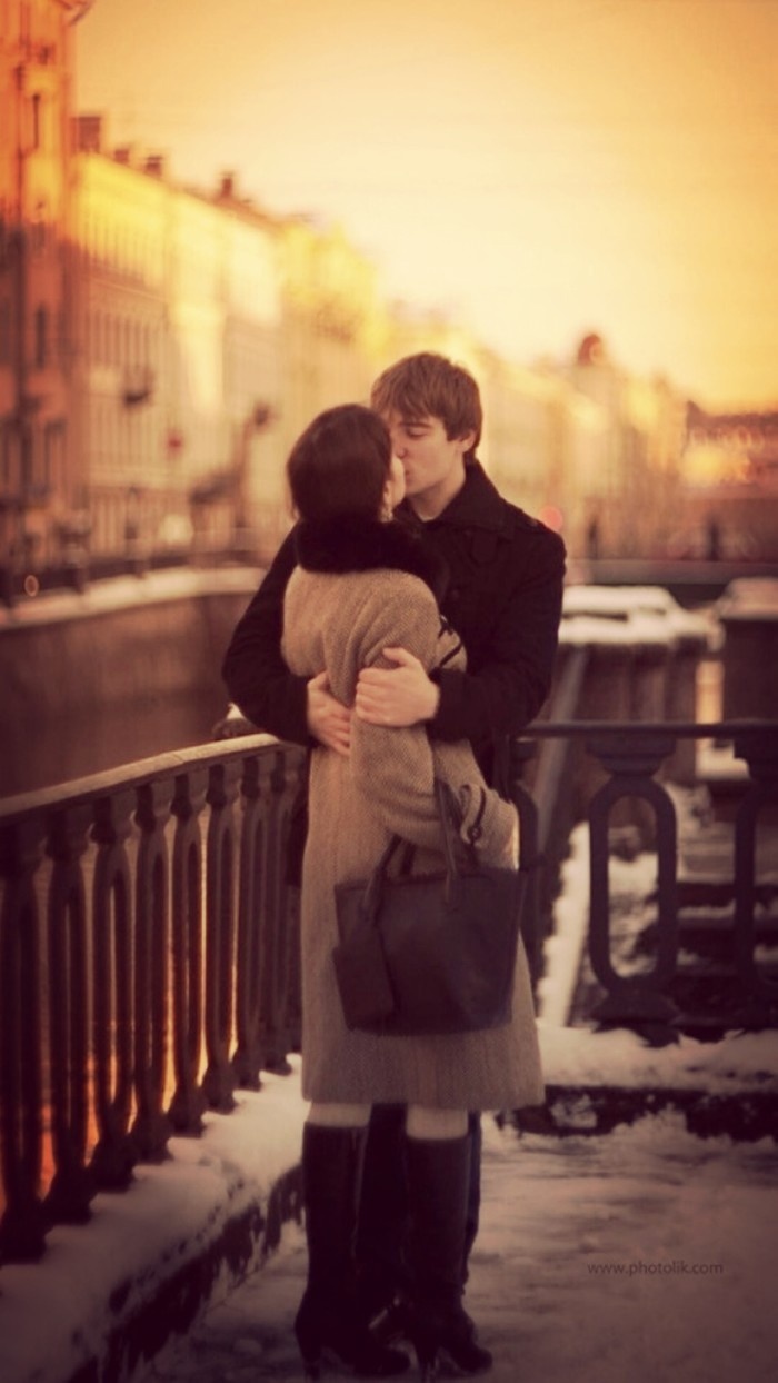 治愈系欧美情侣拥抱壁纸图片