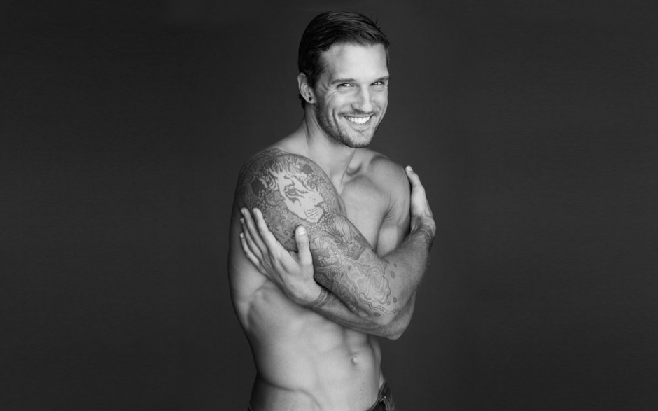 健硕性感欧美肌肉帅哥黑白写真壁纸