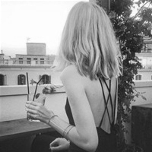 唯美伤感欧美美女黑白背影头像