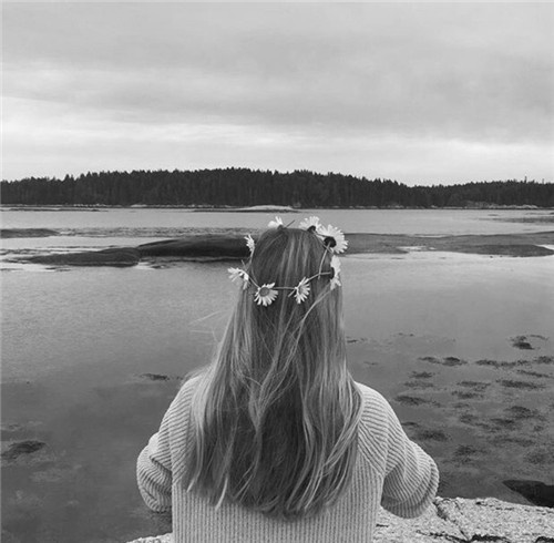 唯美伤感欧美美女黑白背影头像