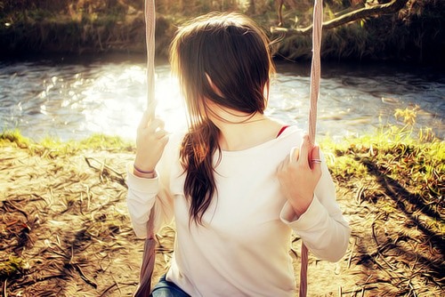 欧美女生唯美意境荡秋千图片