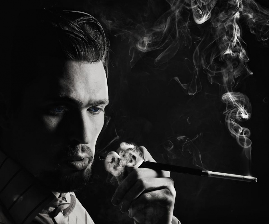 抽烟的欧美意境男生图片