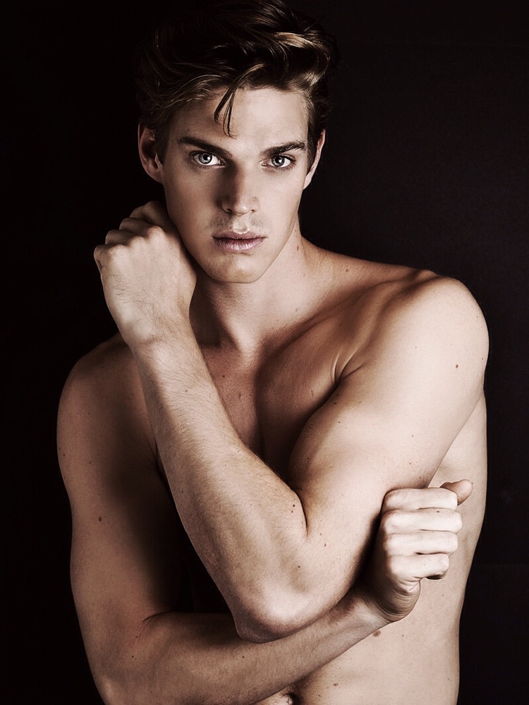 超帅气的欧美意境男大图赏析