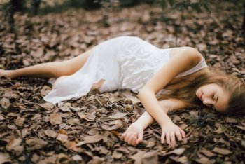 意境女生欧美风高清壁纸赏析