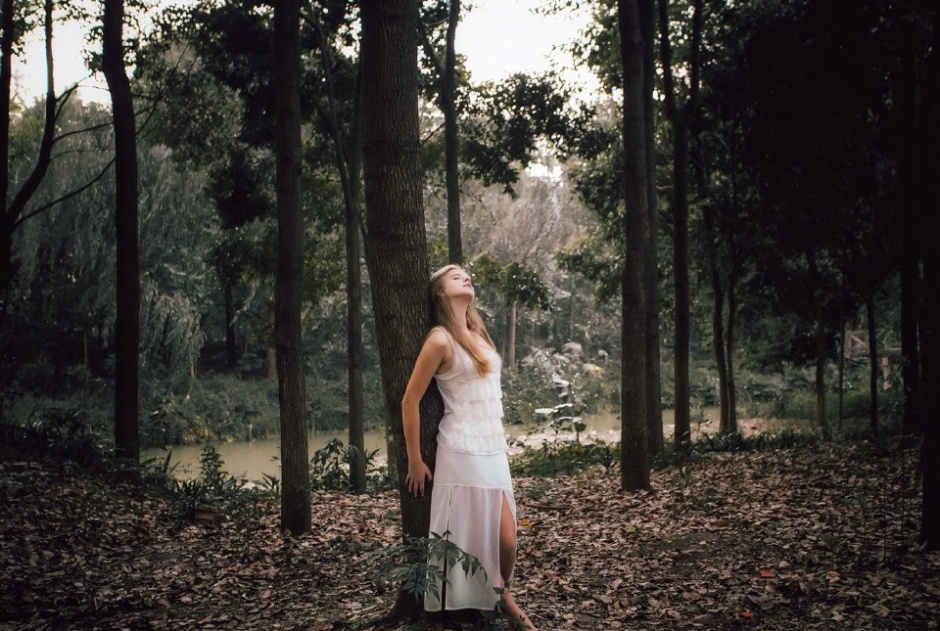 意境女生欧美风高清壁纸赏析