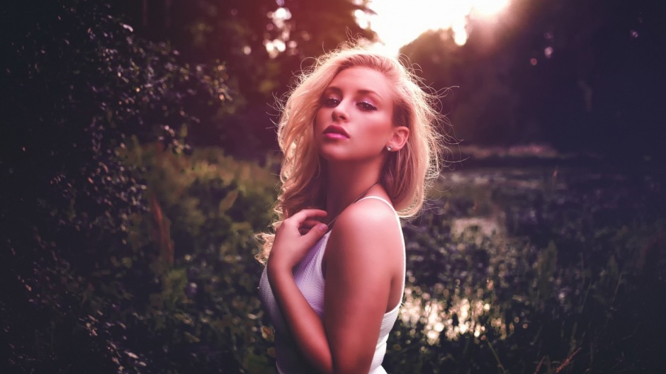 清纯意境欧美女图桌面壁纸