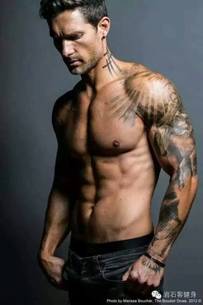 肌肉型男最新欧美纹身图片