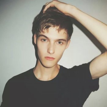 欧美男生复古潮流短发照片