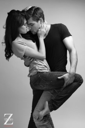 浪漫甜蜜欧美情侣黑白大图