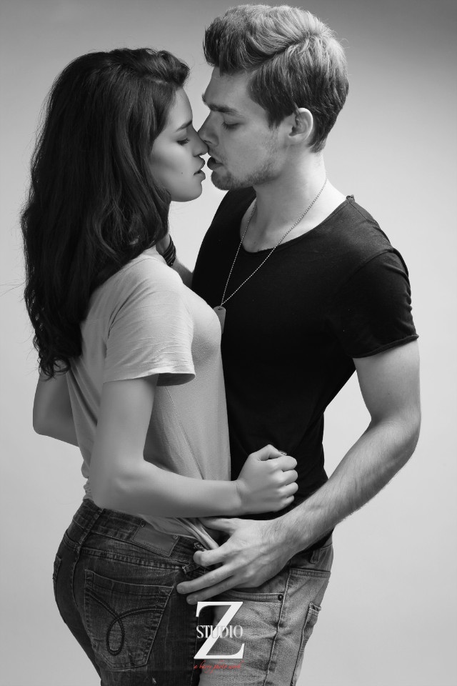 浪漫甜蜜欧美情侣黑白大图