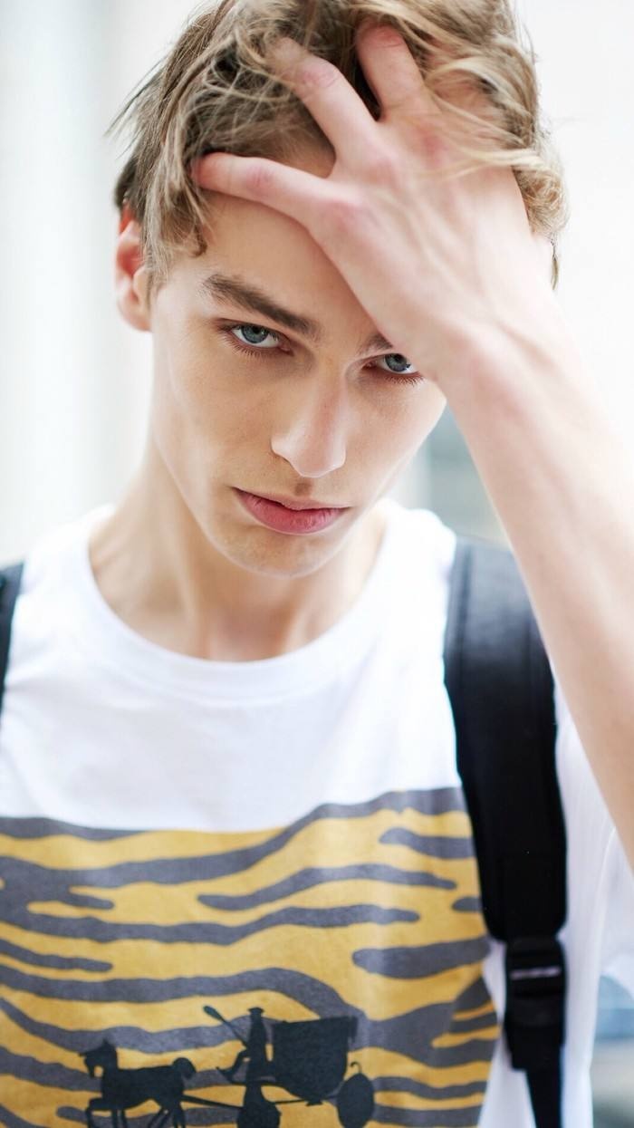 帅气型男欧美范个性桌面壁纸