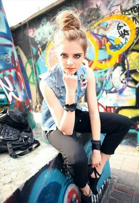 欧美女生狂野帅气街头风壁纸